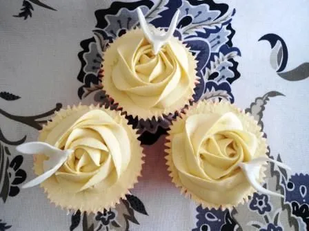 Cupcakes Pink Velvet para la Primera Comunión de Adriana | Mi Vida ...