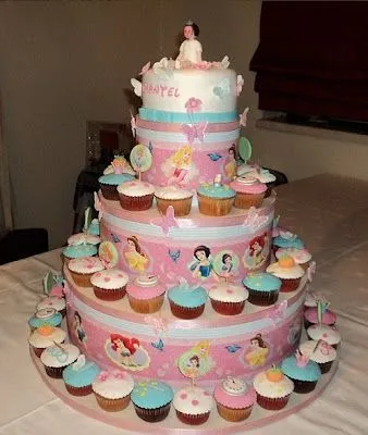 Maria Doce: Torre de Cupcakes Princesas Disney