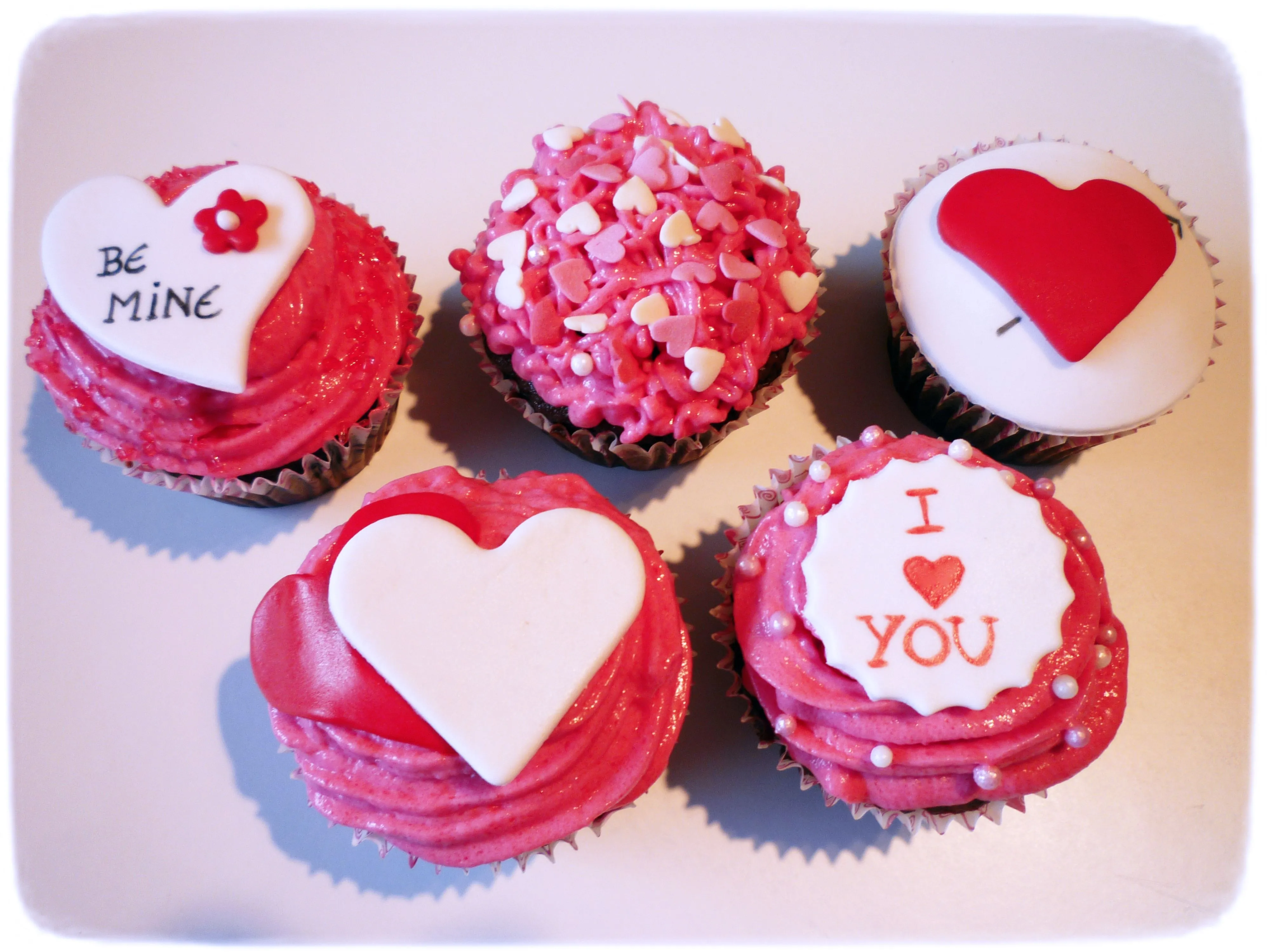 Cupcakes de San Valentín con chocolate y fresa | romanaskitchen Cupcakes de San Valentín con chocolate y fresa | romanaskitchen
