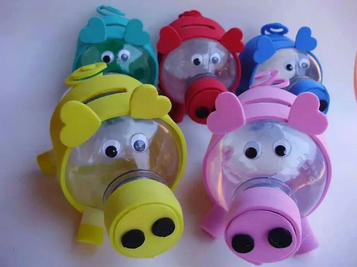 Que cuquis!! Unas botellas de plastico y un poco de goma eva ...