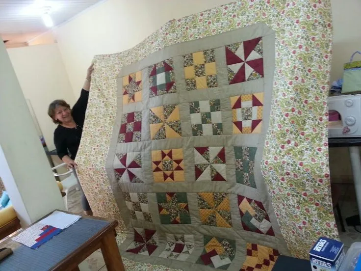 Curso básico de patchwork. Colcha Queen. Prof.Marcia Satiko. Aluna ...