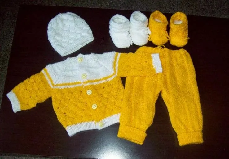Curso de tejido a mano: Conjunto para bebé recién nacido Curso de tejido a mano: Conjunto para bebé recién nacido