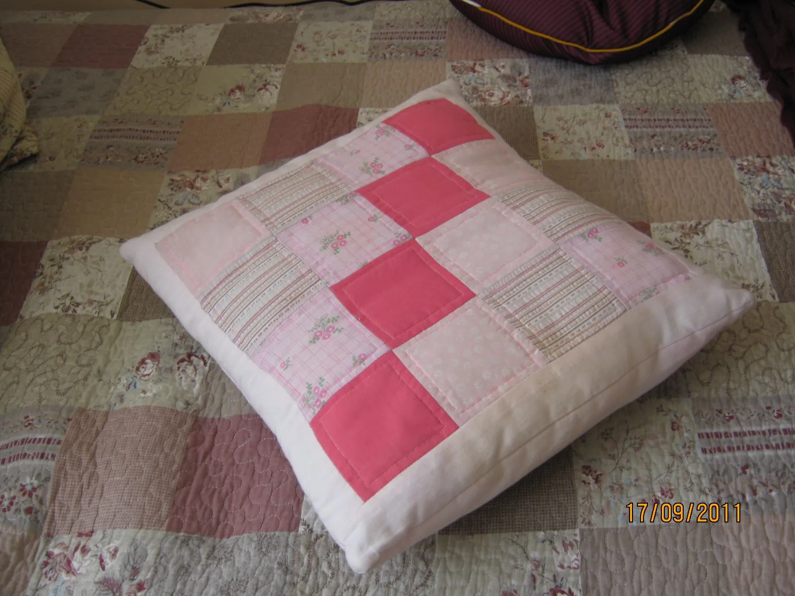 Daniela... de todo un poco... y algo más: Mis cojines en patchwork Daniela... de todo un poco... y algo más: Mis cojines en patchwork
