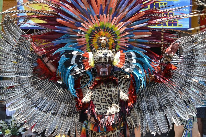 Danza Azteca: Cada uno de los danzantes puede adornar su ...