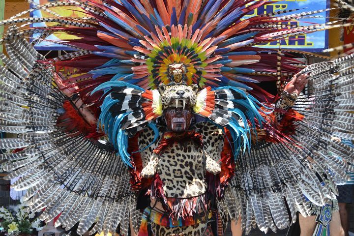 Danza Azteca: Cada uno de los danzantes puede adornar su ... Danza Azteca: Cada uno de los danzantes puede adornar su ...