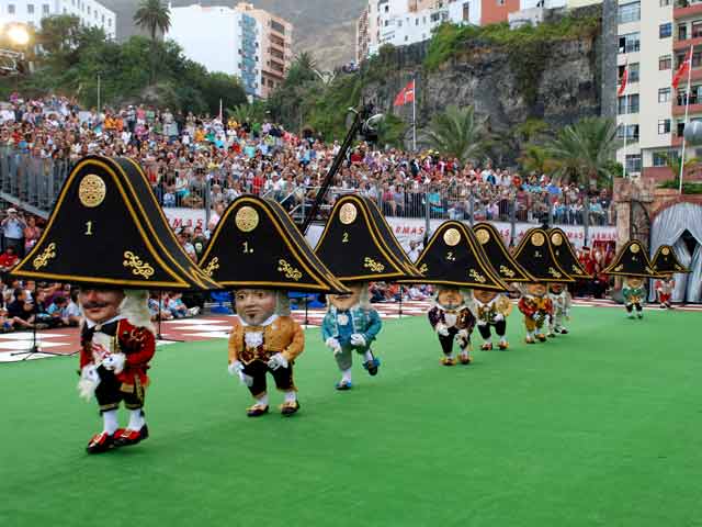 La Danza de Enanos en la Bajada de la Virgen de La Palma - RTVE.es ...
