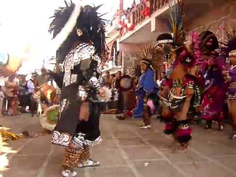 DANZANTES AZTECAS - YouTube