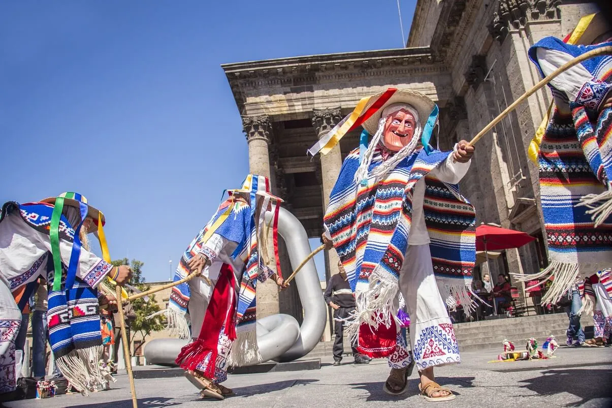 Las 9 Danzas y Bailes Típicos de Michoacán Más Famosos