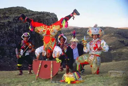 DANZAS EXÓTICAS DEL MUNDO: DANZA DE TIJERAS DANZAS EXÓTICAS DEL MUNDO: DANZA DE TIJERAS