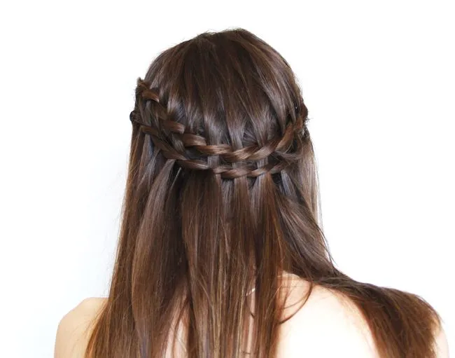 Dare to DIY: Dare to Wear: Cómo hacer una trenza en cascada Dare to DIY: Dare to Wear: Cómo hacer una trenza en cascada