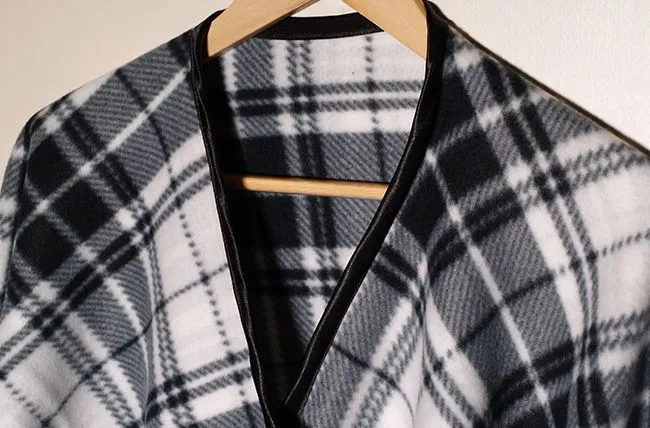 Dare to DIY: El DIY de la temporada: hazte un poncho-manta en 2 pasos Dare to DIY: El DIY de la temporada: hazte un poncho-manta en 2 pasos