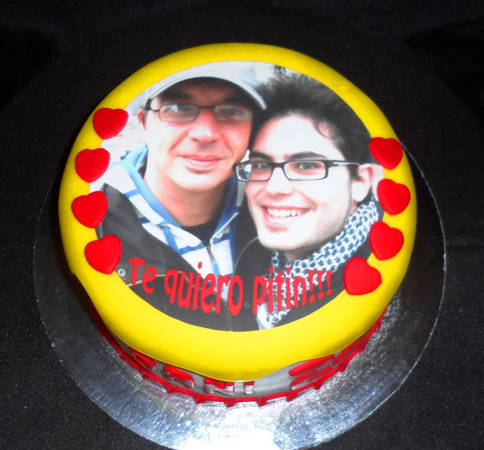 DAyDELICIOUS: PASTEL DECORADO CON FONDANT Y FOTO COMESTIBLE - DANI