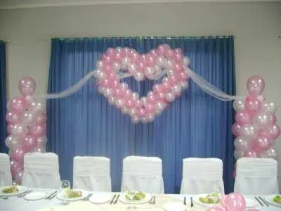 esta ultima decoracion con globos rojos de corazones en esta ultima decoracion con globos rojos de corazones en