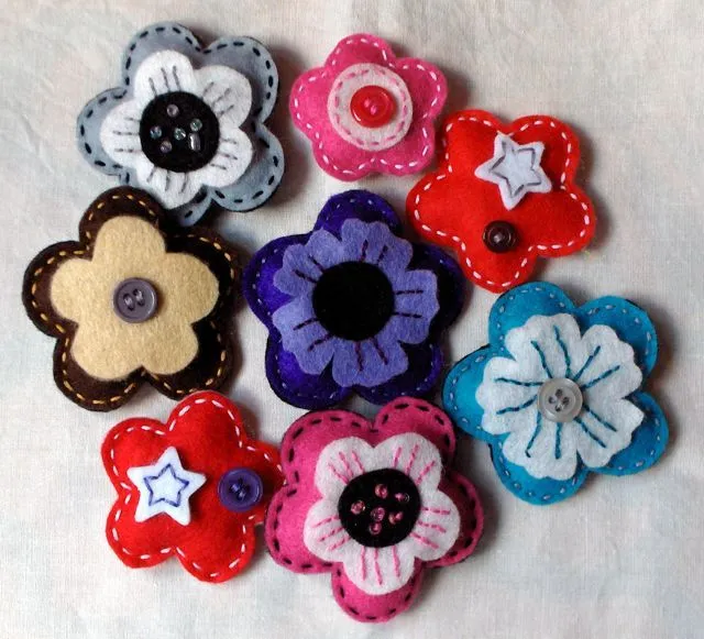  probé a hacer broches de fieltro de flores. No son complicadas de ...