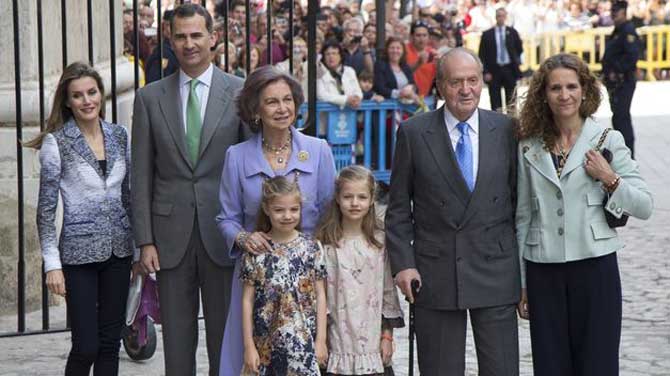 Debut de la Casa Real de España en Twitter con 46.000 seguidores ...