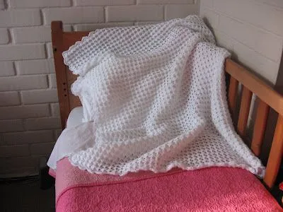Chal para bebé a crochet - Imagui