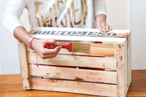 Deco: convertí un cajón de frutas en una mesa auxiliar - Revista ... Deco: convertí un cajón de frutas en una mesa auxiliar - Revista ...