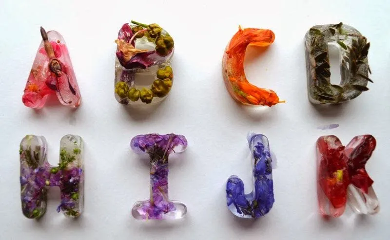 Decora un cóctel con cubitos de frutas con forma de letra para una ... Decora un cóctel con cubitos de frutas con forma de letra para una ...