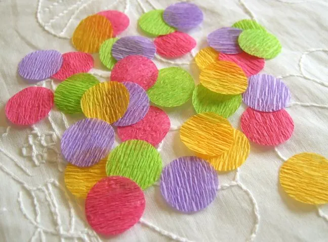 DECORAÇÃO DE FESTA COM PAPEL CREPOM
