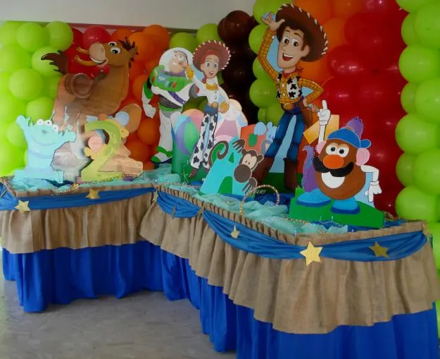 Decoración con globos para cumlpeaños de Toy Story - Imagui