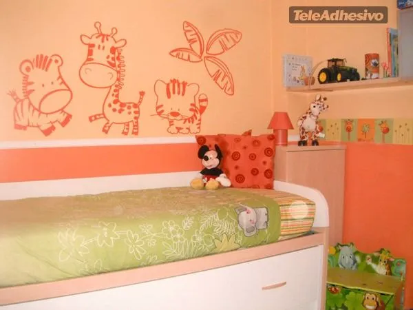 Decoracion en el cuarto del bebe con animalitos de la selva