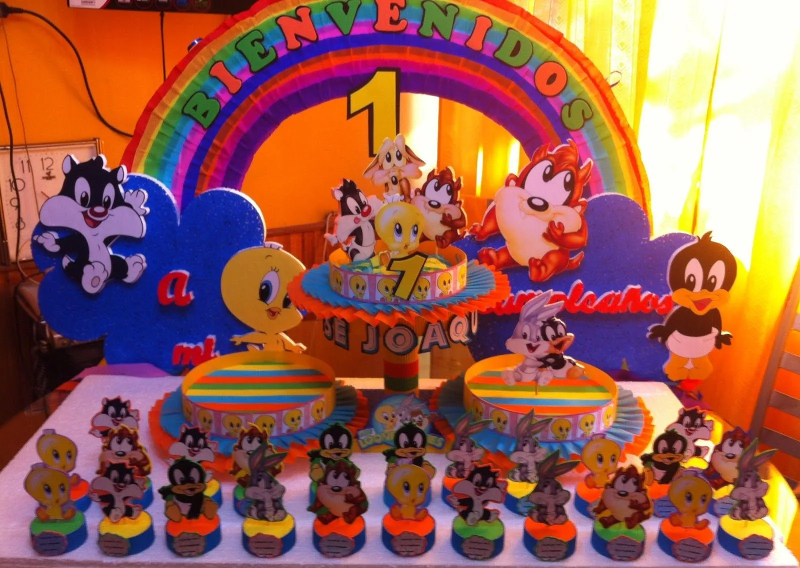 decoracion cumpleaños looney tunes - Buscar con Google | para el ...