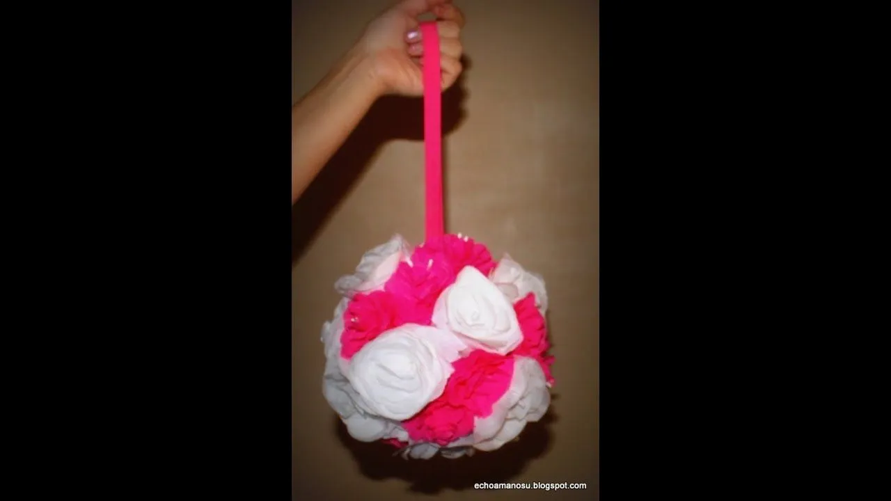 Decoracion para fiesta con flores de papel - YouTube Decoracion para fiesta con flores de papel - YouTube