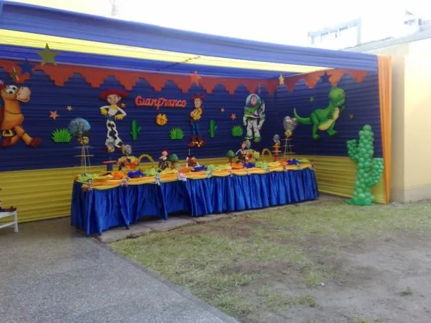 Decoración de fiestas infantiles Toy Story con globos - Imagui