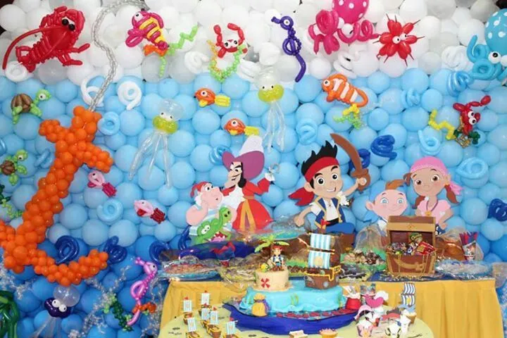 Decoración en globos de jake y los piratas - Imagui