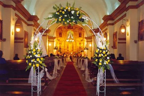 Decoración de la Iglesia para Boda - ALUZZA Decoración de la Iglesia para Boda - ALUZZA