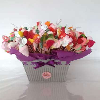 Ramo de flores con chucherías - Decoracion - EstiloPeques