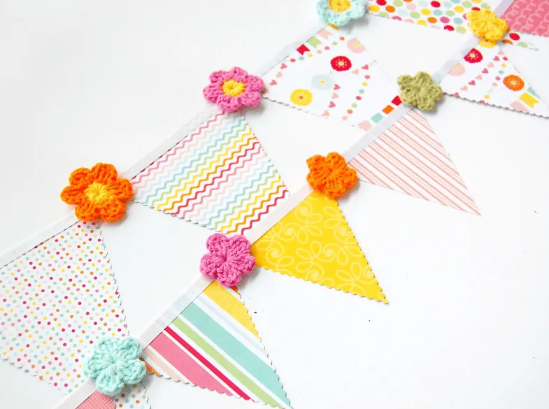 la decoración de mis mesas: DIY: Banderín de papel y crochet.