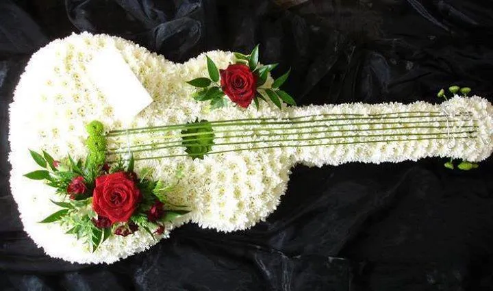 Decoracion de Torta de Guitarra | Sabores de Bolivia