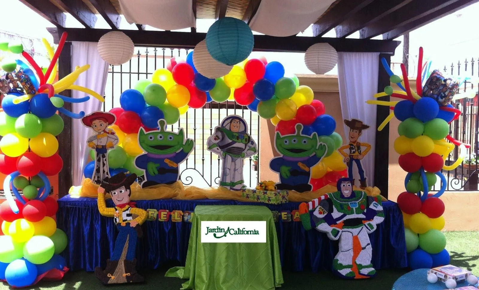 Decoración de fiestas infantiles Toy Story con globos - Imagui