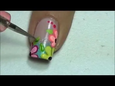 Decoración de uñas flores en pinceladas para principiantes | DEKO ... Decoración de uñas flores en pinceladas para principiantes | DEKO ...