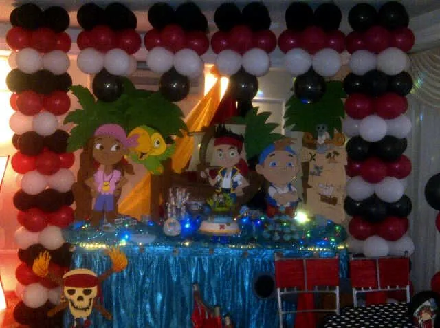 Decoración con globos de jake y los piratas de nunca jamas - Imagui
