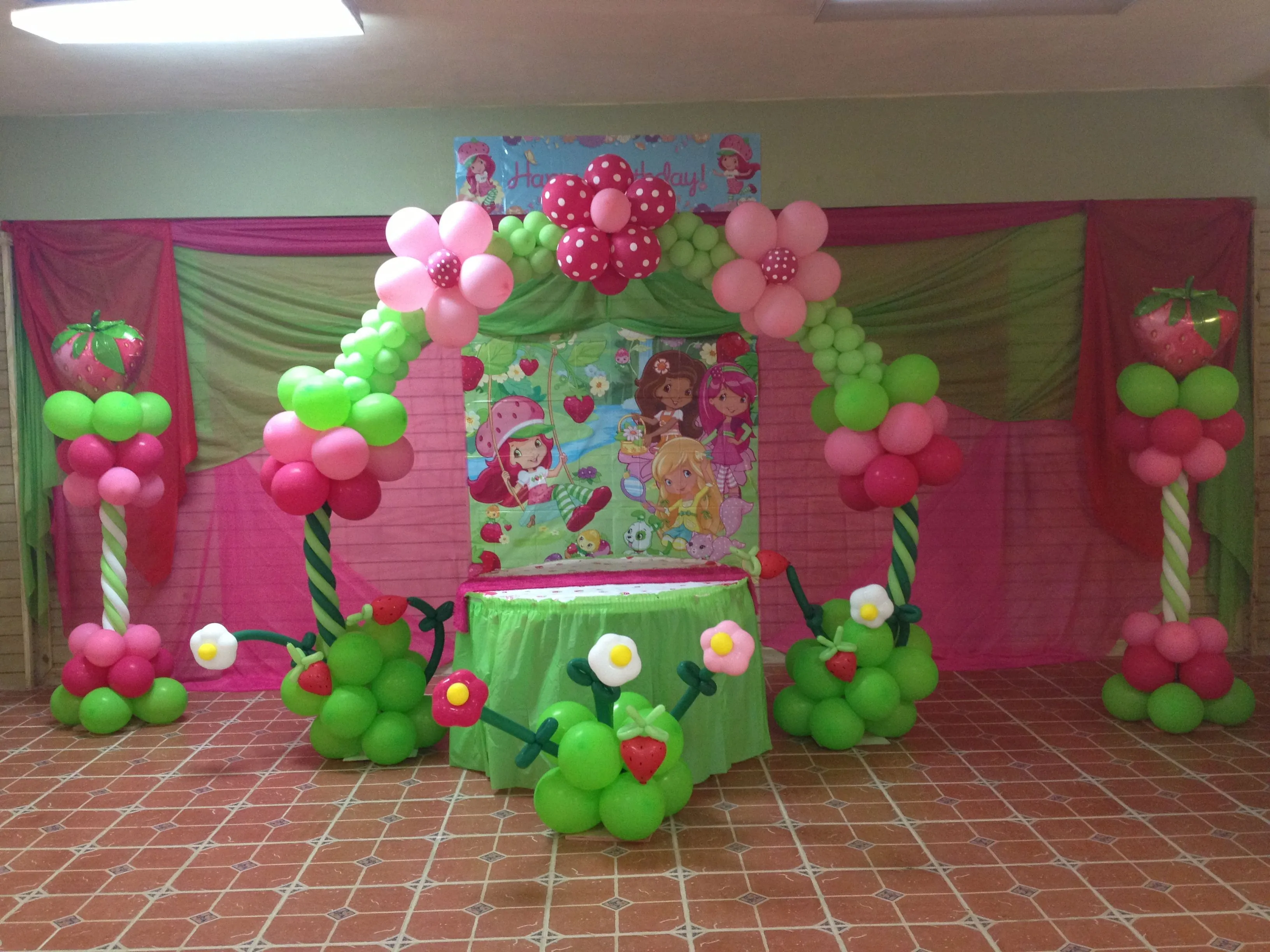 DECORACIONES | Decoracion de rosita fresita, Decoración de fiesta,  Decoración de fiestas infantiles