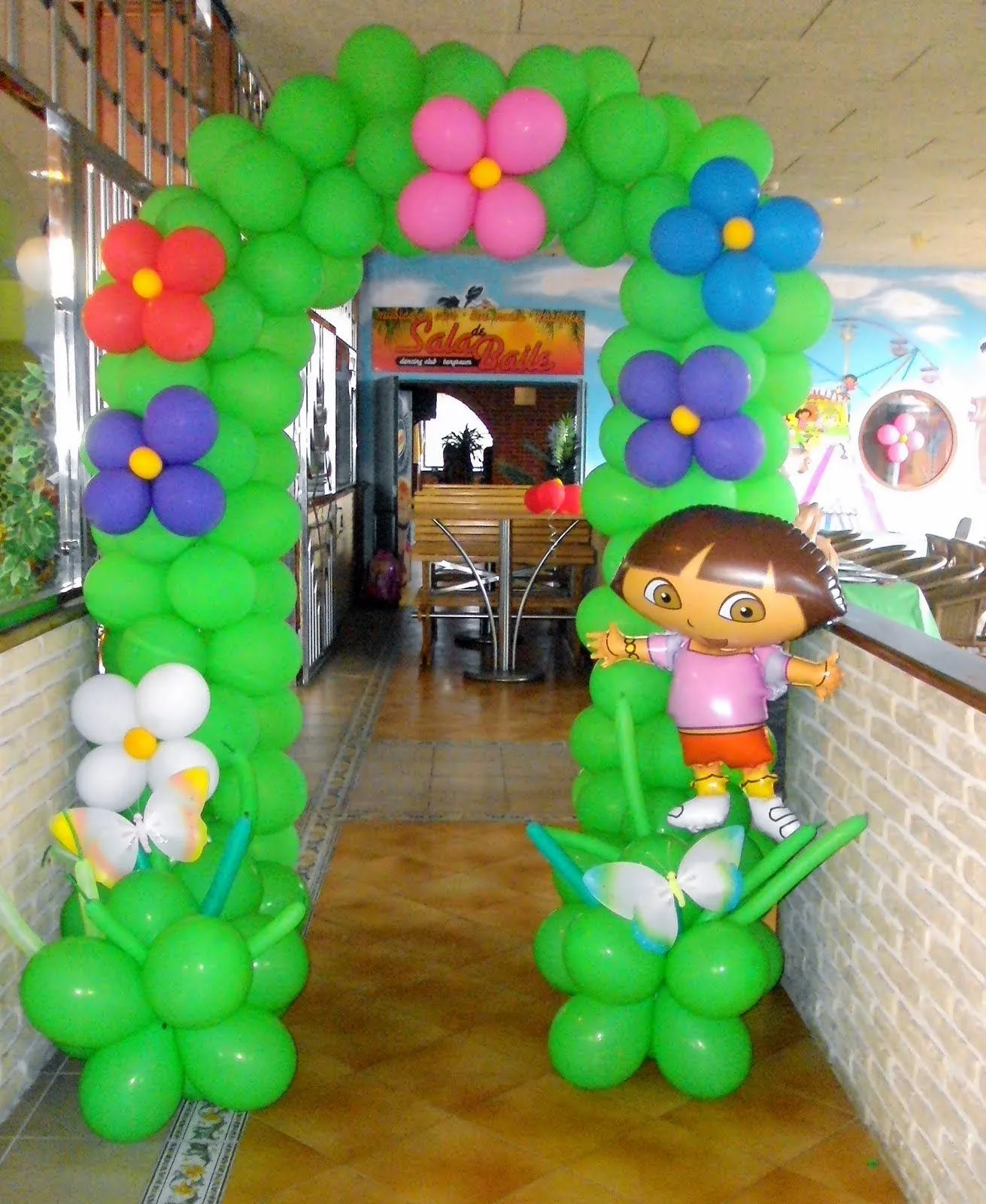 FIESTAS Y CIA.: DORA LA EXPLORADORA