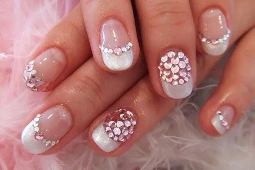 Decoraciones para tus uñas: Pedrería