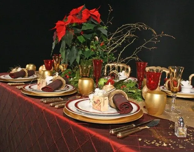 Decorando el comedor para la navidad.