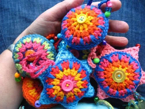 Decorar el árbol de navidad con adornos de crochet | Decoración ... Decorar el árbol de navidad con adornos de crochet | Decoración ...