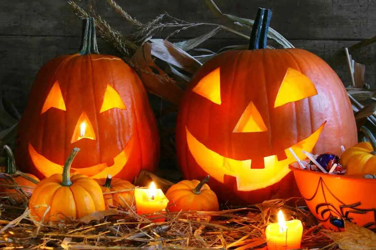 Cómo hacer y decorar una calabaza de Halloween de forma fácil - PequeRecetas Cómo hacer y decorar una calabaza de Halloween de forma fácil - PequeRecetas