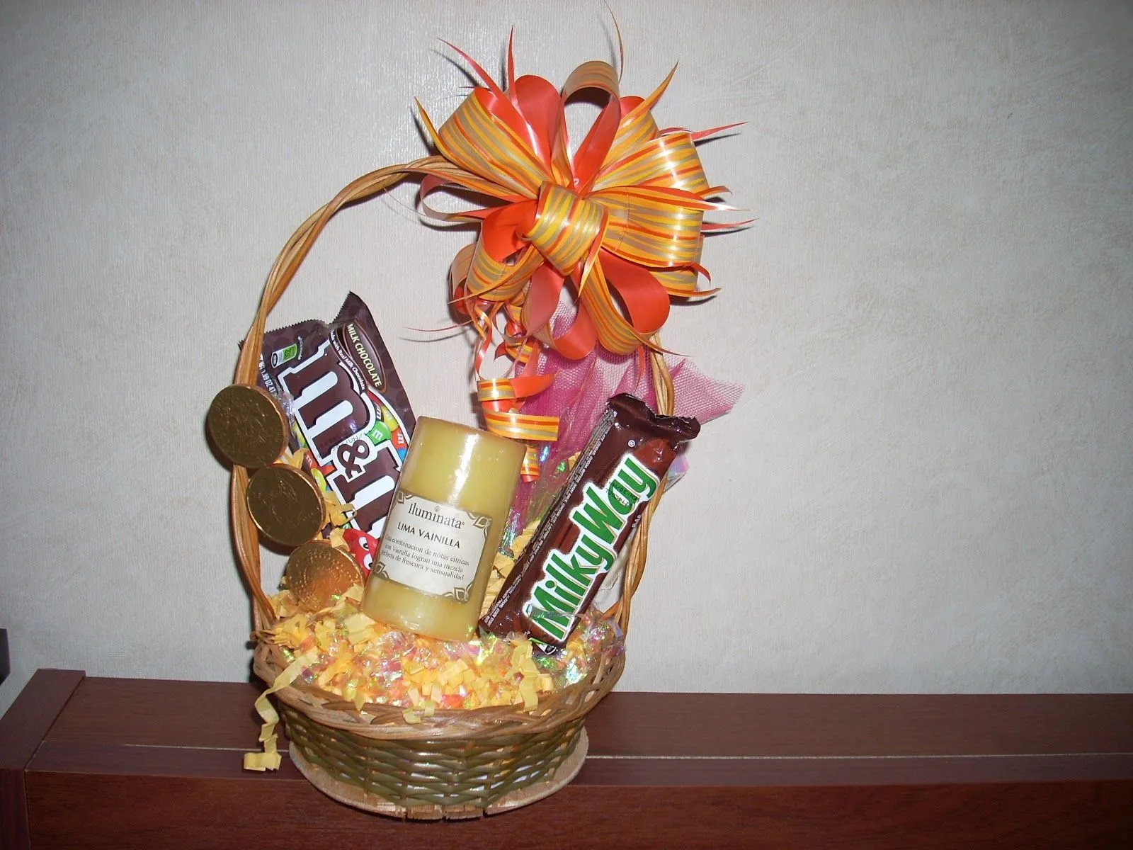 Cómo decorar una canasta para cumpleaños - Imagui Cómo decorar una canasta para cumpleaños - Imagui