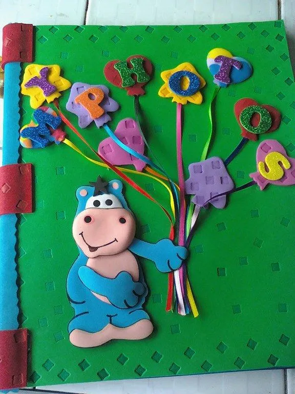 Cómo decorar una carpeta con foami - Bricolaje10.com Cómo decorar una carpeta con foami - Bricolaje10.com