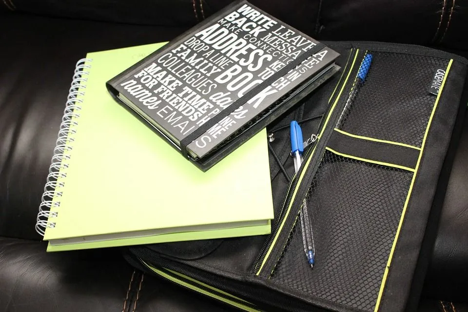 Cómo decorar una Carpeta? Preescolar, Colegio y Universidad | Mytplast Cómo decorar una Carpeta? Preescolar, Colegio y Universidad | Mytplast