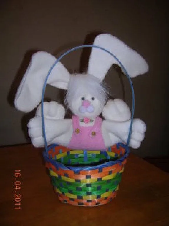 conejitos pascua goma eva | Aprender manualidades es facilisimo.com