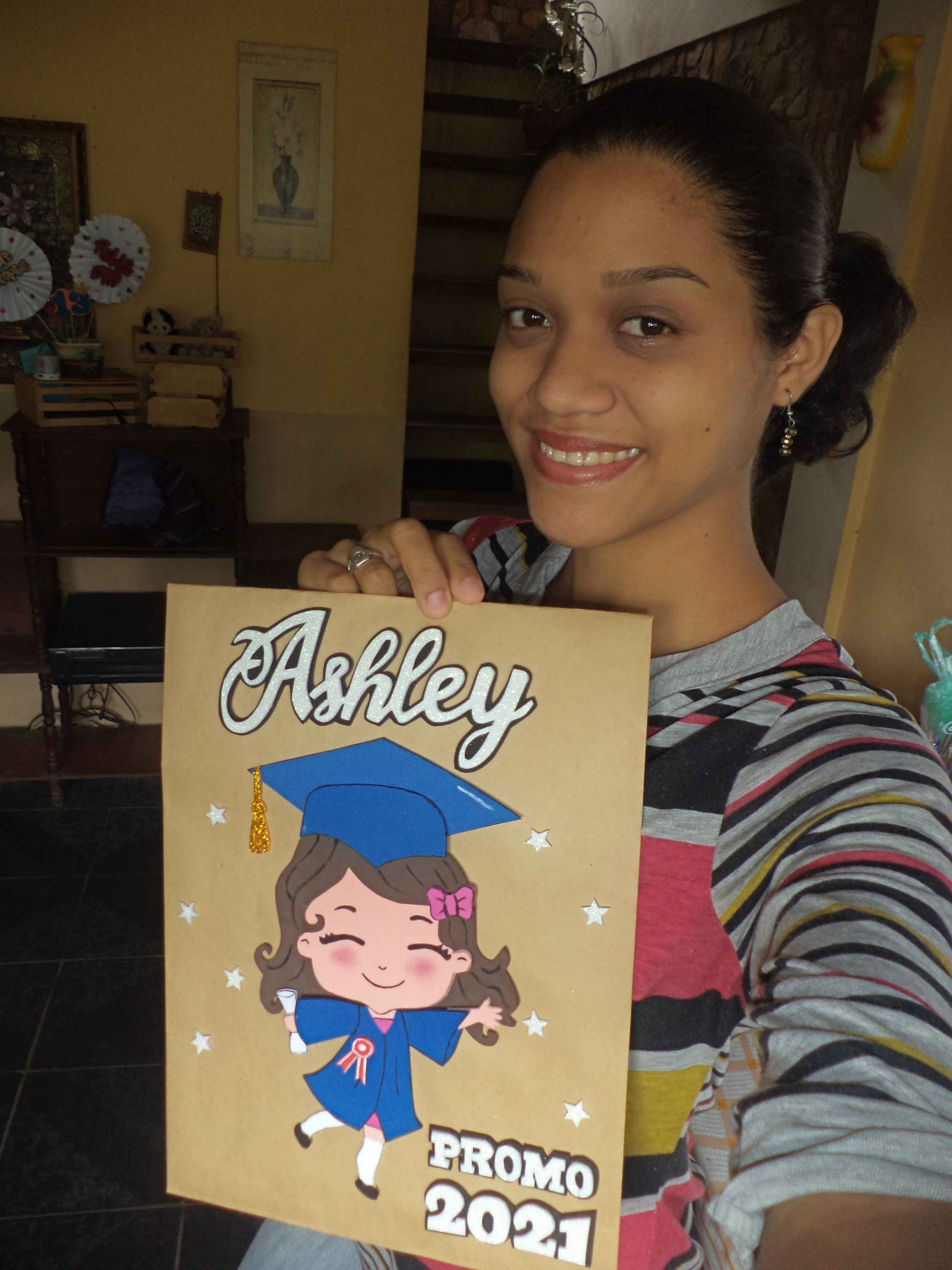 Como decorar un folder manila para un graduando / How to decorate a manila folder for a graduate (ESP/ENG) — Hive Como decorar un folder manila para un graduando / How to decorate a manila folder for a graduate (ESP/ENG) — Hive