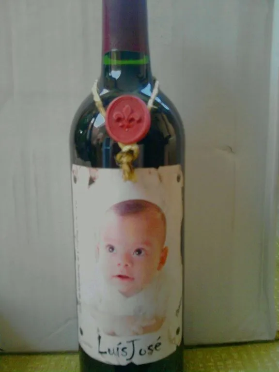 Decoración de botellas de vino para bautizo - Imagui Decoración de botellas de vino para bautizo - Imagui