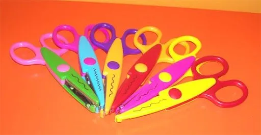 DECORA DECORA: Cómo decorar hojas y cartas con tijeras. DECORA DECORA: Cómo decorar hojas y cartas con tijeras.