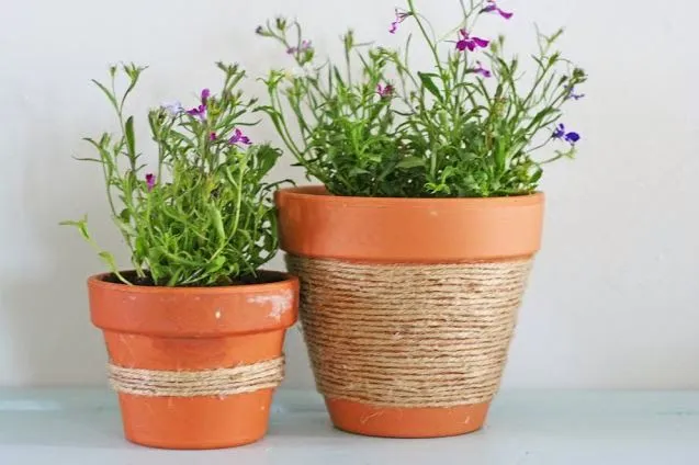 Decorar macetas con cuerda.